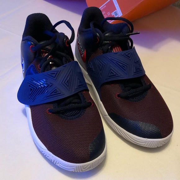 Nike Kyrie Flytrap III (GS) - Picture 3 of 16